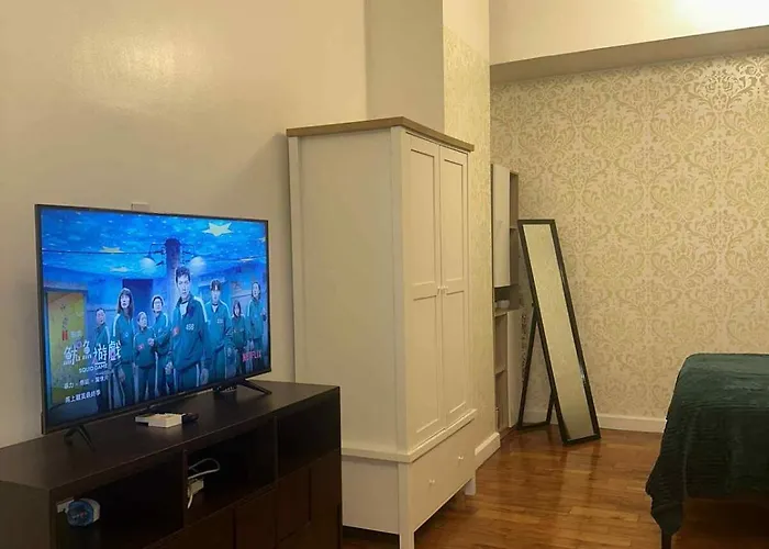 Spacious In Mosaic Tower No Balcony Apartment *